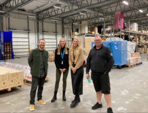 Picture of Alexander Fiege, Cassandra Waad, Elin Bold, Daniel Hernandez at ESS warehouse.